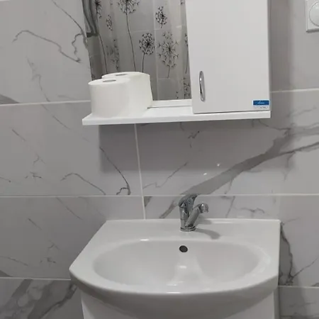 Apartmani, Sobe Ziza Lägenhet *